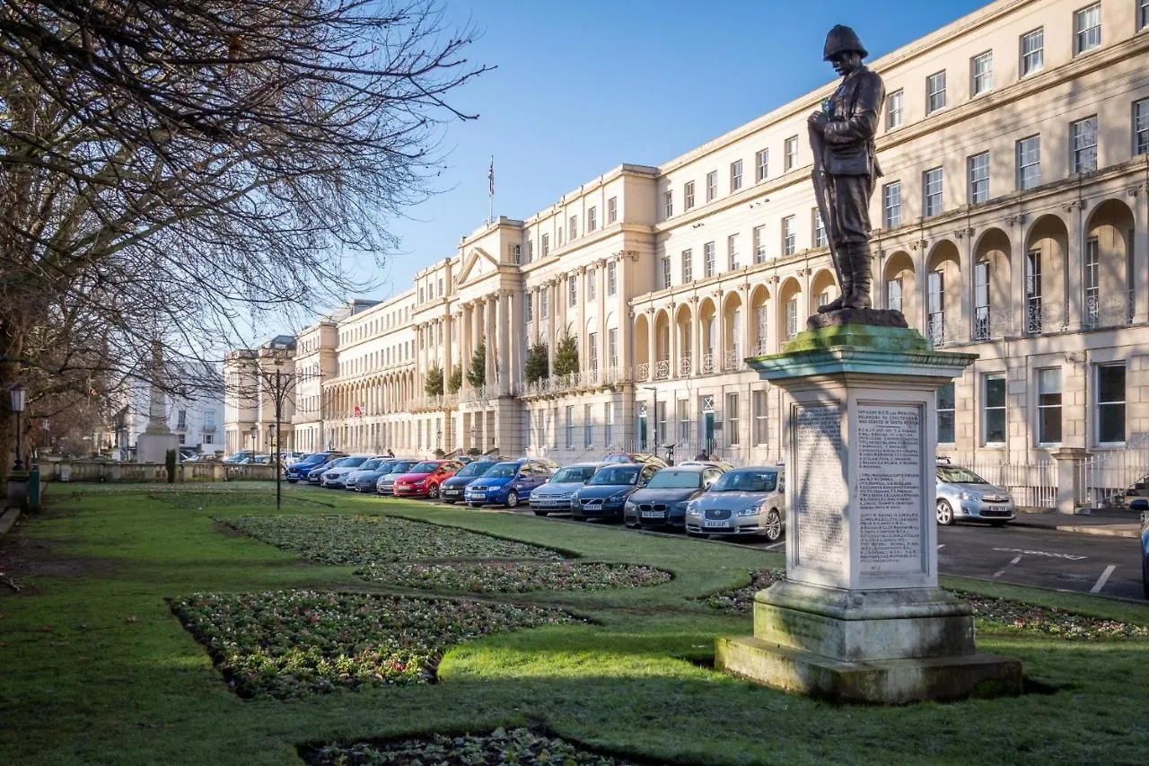 Elliot Oliver - Luxury 2 Bedroom Regency Apartment With Parking & Ev Charger Cheltenham United Kingdom
