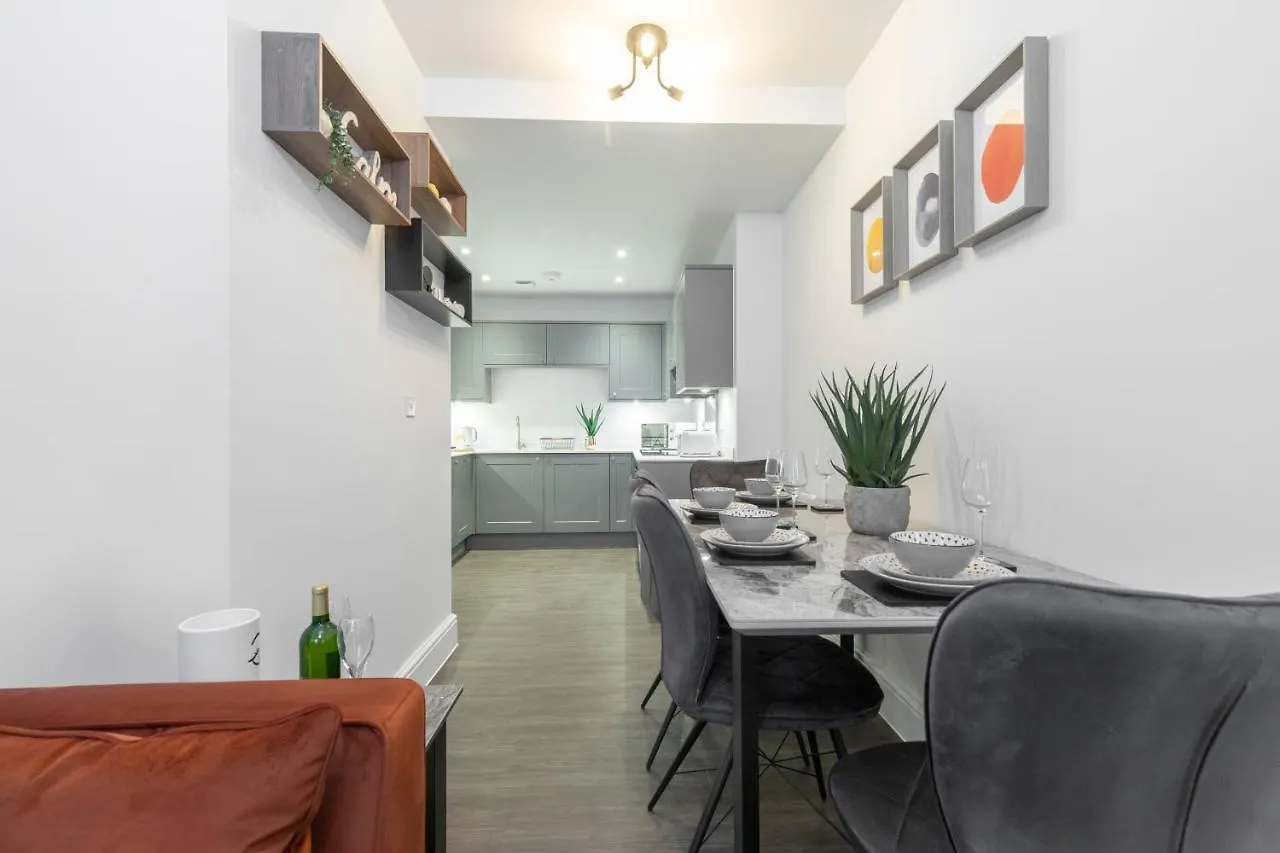 Elliot Oliver - Luxury 2 Bedroom Regency Apartment With Parking & Ev Charger Cheltenham