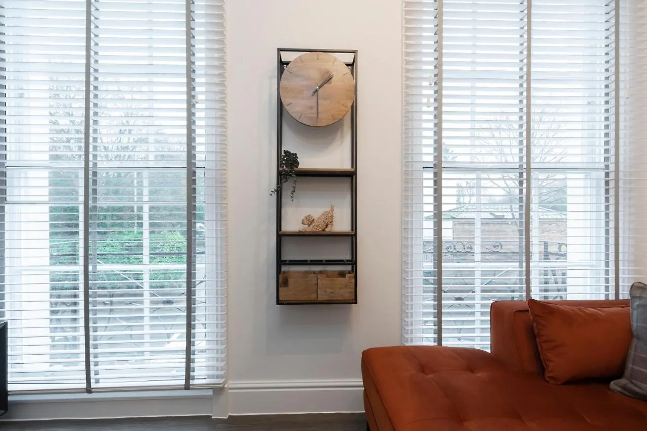 Elliot Oliver - Luxury 2 Bedroom Regency Apartment With Parking & Ev Charger Cheltenham